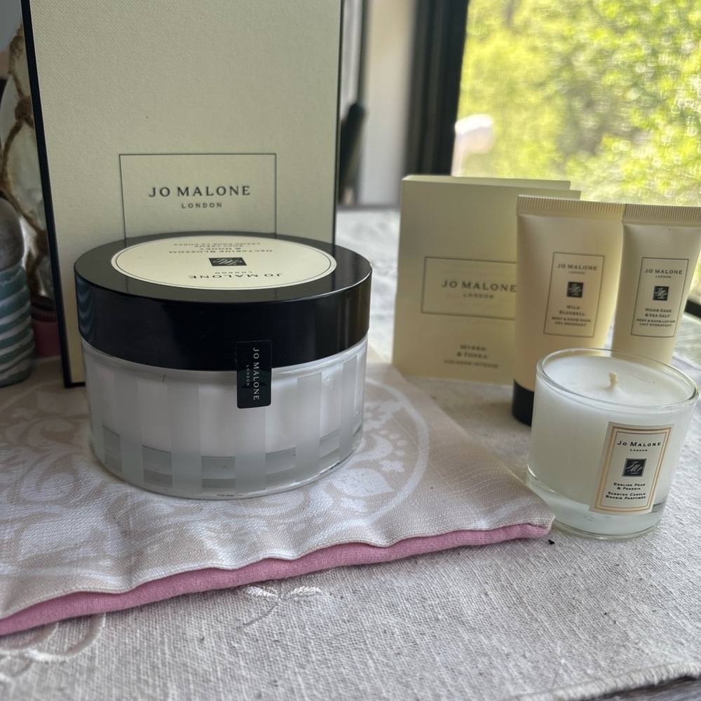 Jo Malone London Nectarine & Blossom Body Crème 5.9 ounce and GIFTS!.